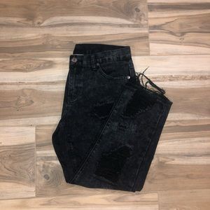 Acid wash denim jeans. Cropped.